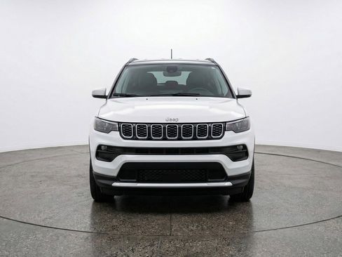 Used 2025 Jeep Compass Limited AWD/4WD image 2