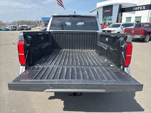 Used 2025 Toyota Tacoma TRD Sport AWD/4WD image 28