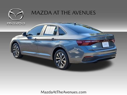 Used 2025 Volkswagen Jetta S image 5