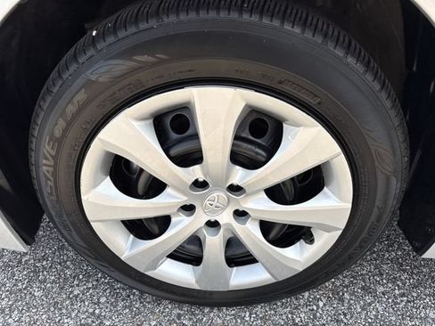 Used 2025 Toyota Corolla LE FWD image 38
