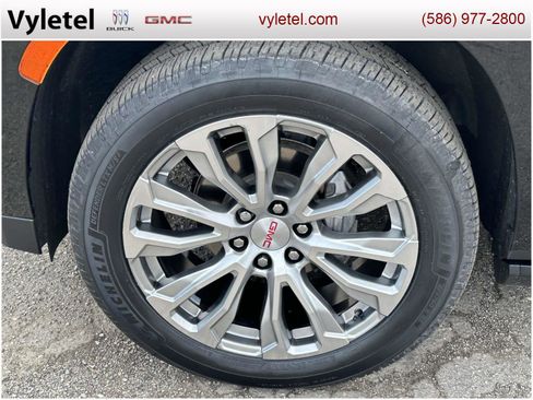Used 2023 GMC Yukon XL Denali image 7