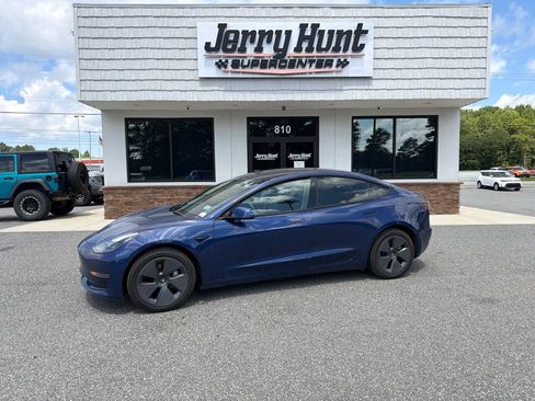 Used 2022 Tesla Model 3 RWD image 1