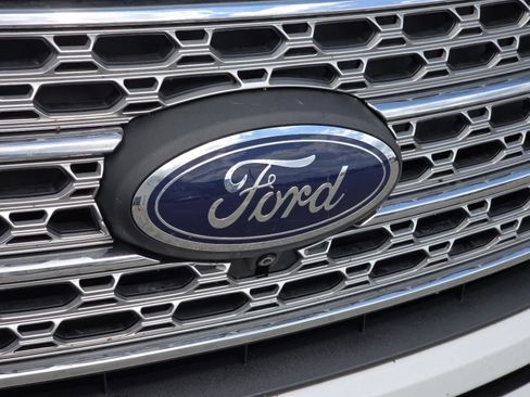 Used 2021 Ford Explorer Limited w/ Equipment Group 301A AWD/4WD image 9