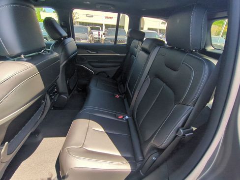 New 2026 Jeep Grand Cherokee Limited AWD/4WD image 29