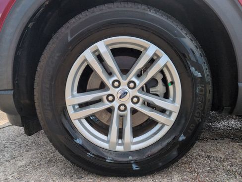 Used 2021 Ford Explorer XLT w/ Equipment Group 202A RWD image 12