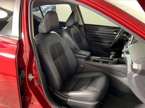 Used 2021 Nissan Altima 2.5 SR w/ SR Premium Package image 6