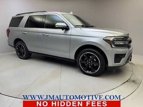 Used 2023 Ford Expedition Limited AWD/4WD image 7