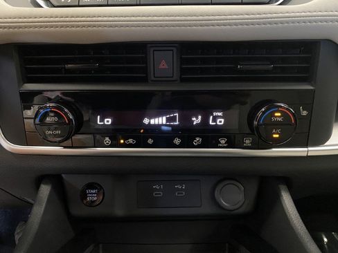 Used 2017 Hyundai Santa Fe Sport w/ 2.4L Tech Package 04 AWD/4WD image 38