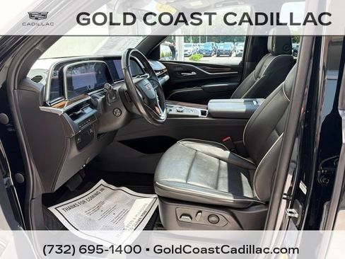 Used 2023 Cadillac Escalade Premium Luxury AWD/4WD image 19