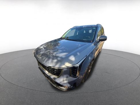 Used 2024 Kia Sorento S image 3