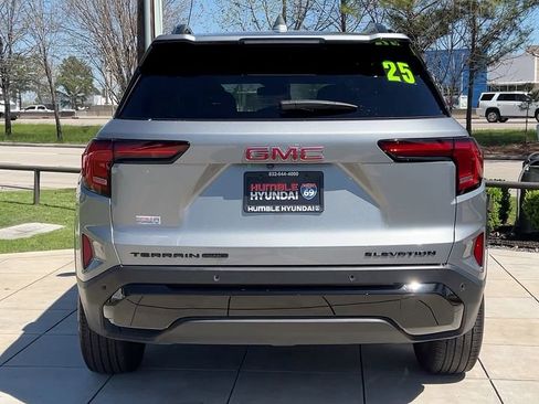 Used 2025 GMC Terrain Elevation w/ Elevation Premium Package image 18