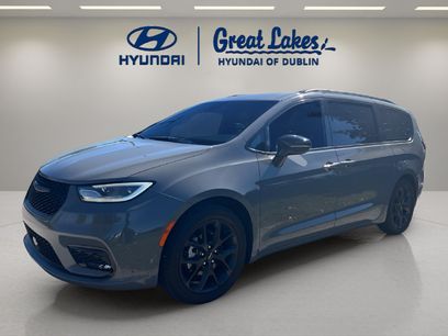 Used 2025 Chrysler Pacifica Limited