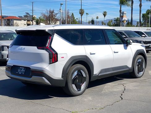 New 2026 Kia EV9 Wind AWD/4WD image 3