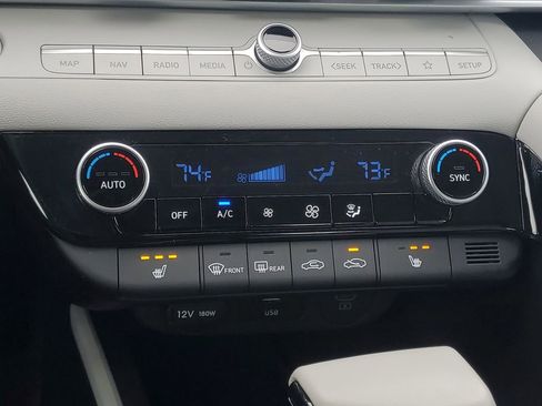 Used 2025 Hyundai Elantra Limited image 22