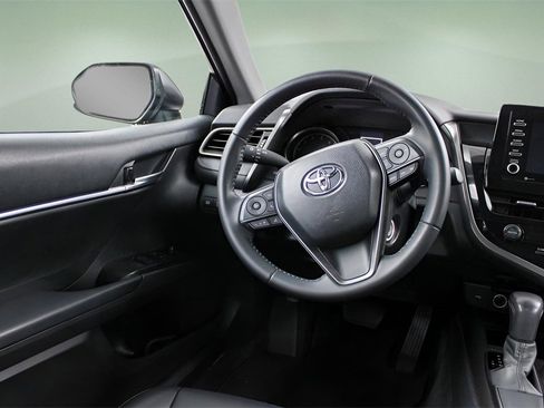 Used 2021 Toyota Camry SE image 16