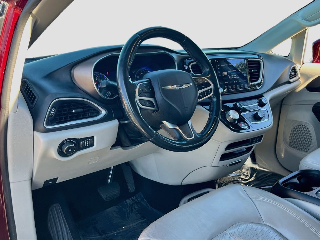 Used 2018 Chrysler Pacifica Touring-L w/ Advanced Safetytec Group FWD image 9