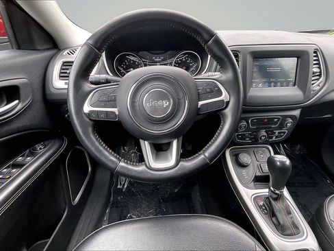 Used 2019 Jeep Compass Latitude w/ Cold Weather Group AWD/4WD image 6