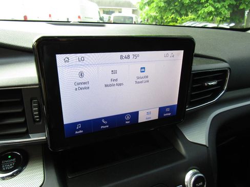 Used 2020 Ford Explorer XLT w/ Equipment Group 202A AWD/4WD image 16