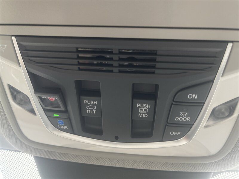 Used 2024 Acura MDX w/ Advance Package AWD/4WD image 23