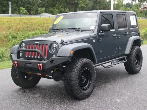 Used 2016 Jeep Wrangler Unlimited Rubicon w/ Connectivity Group AWD/4WD image 3