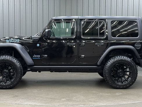 Used 2024 Jeep Wrangler Unlimited AWD/4WD image 2