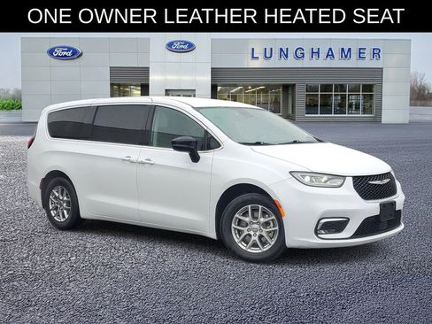 Used 2024 Chrysler Pacifica Touring-L FWD image 1