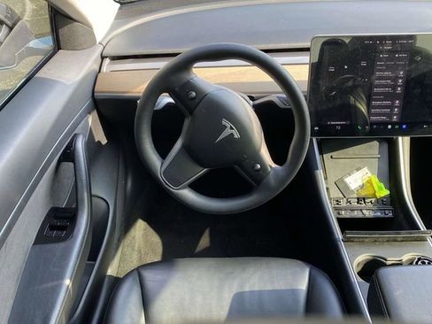 Used 2020 Tesla Model 3 Standard Range Plus image 13