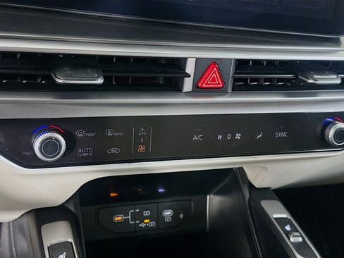 Used 2024 Kia Sorento S w/ Panoramic Sunroof Package image 24