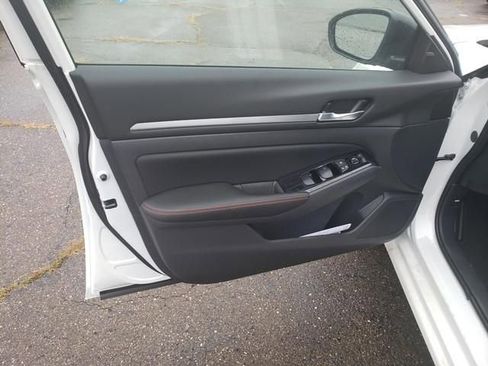 New 2025 Nissan Altima 2.5 SR image 12