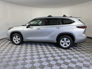Used 2024 Toyota Highlander LE video 2