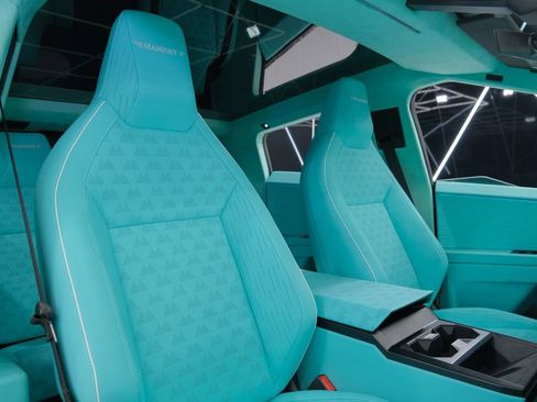 Used 2025 Tesla Cybertruck AWD Crew Cab image 39