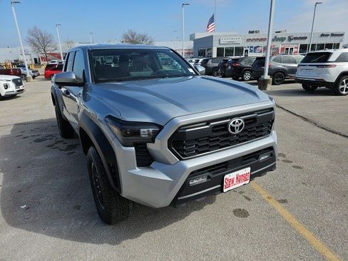 Used 2025 Toyota Tacoma TRD Off-Road image 8