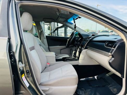 Used 2014 Toyota Camry LE image 12