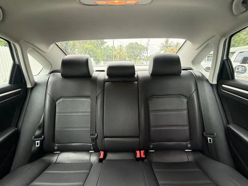 Used 2018 Volkswagen Passat 2.0T SE FWD image 17
