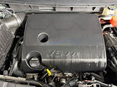 Used 2022 Chevrolet Traverse LT FWD image 31