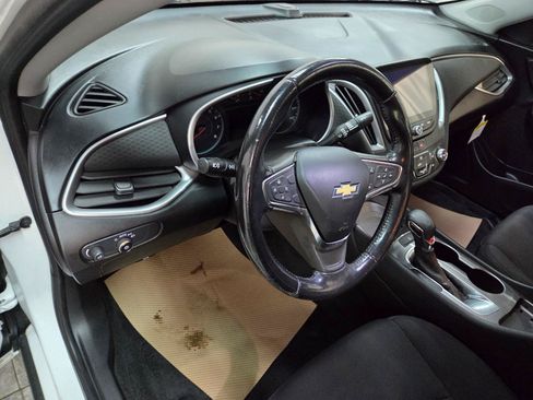 Used 2021 Chevrolet Malibu RS FWD image 17