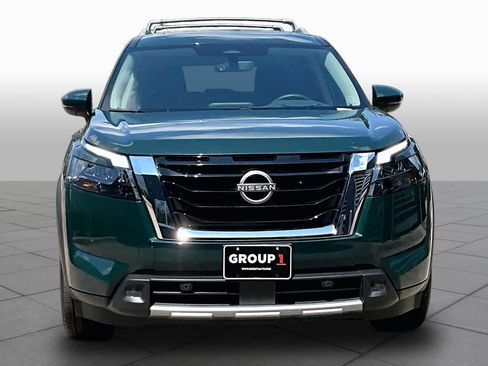 Certified 2025 Nissan Pathfinder Platinum w/ Cargo Package FWD image 4