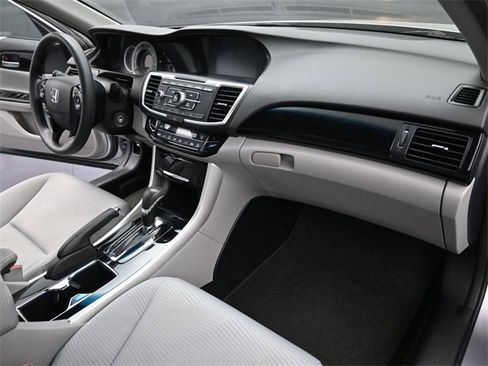Used 2016 Honda Accord LX image 18