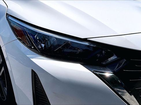 Used 2024 Nissan Sentra SV FWD image 29