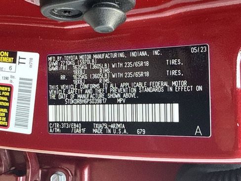 Used 2023 Toyota Highlander XLE AWD/4WD image 39