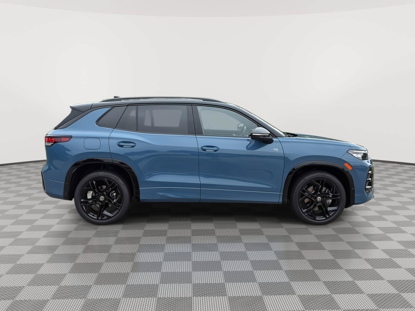 New 2026 Volkswagen Tiguan SE R-Line AWD/4WD image 5