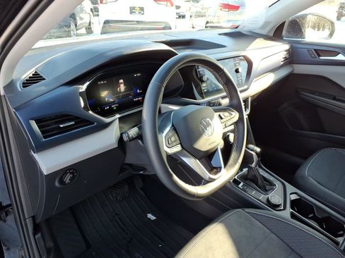 Used 2023 Volkswagen Taos SE image 16