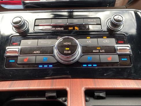 Used 2024 Lincoln Navigator L Reserve AWD/4WD image 11