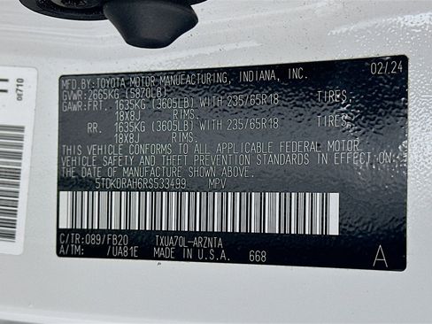 Used 2024 Toyota Highlander LE image 12