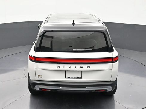 Used 2024 Rivian R1S Adventure AWD/4WD image 16