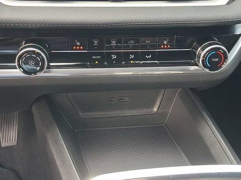 Used 2025 Chevrolet Equinox LT AWD/4WD image 15