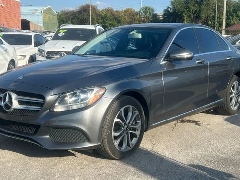 Used 2017 Mercedes-Benz C 300 4MATIC Sedan image 4
