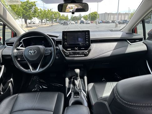 Certified 2021 Toyota Corolla XLE image 29