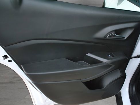 Used 2025 Chevrolet Trax LT w/ Driver Confidence Package FWD image 9