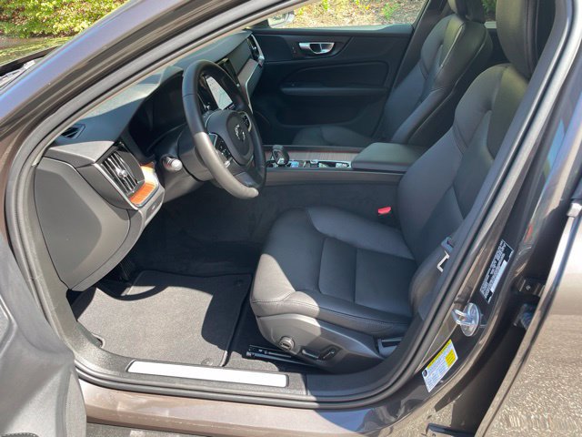 Certified 2025 Volvo V60 B5 Cross Country Plus AWD/4WD image 10